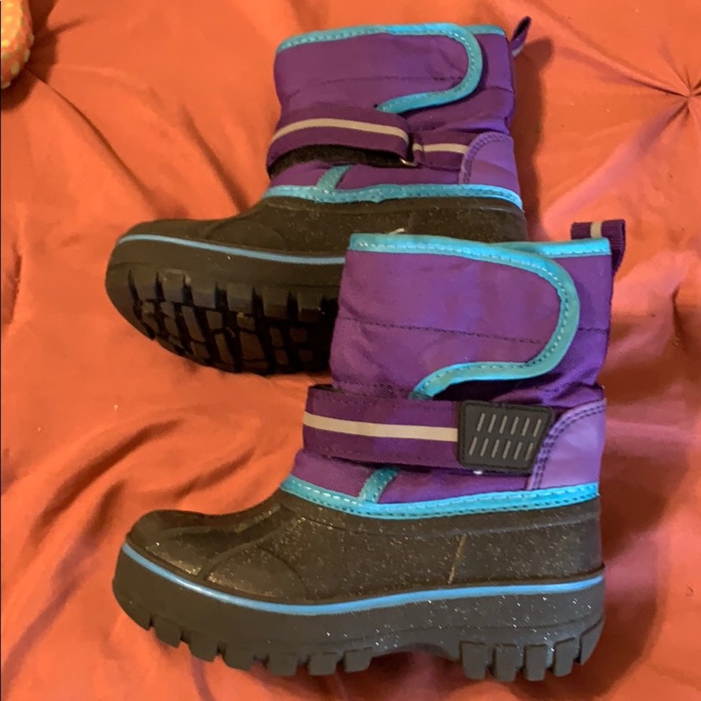 Girls boots